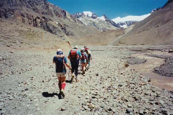 The hot walk towards Plaza de Mulas